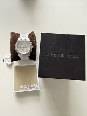 Michael Kors MK5188 Ladies White Ceramic Watch Silver Swarovski Crystals Bezel